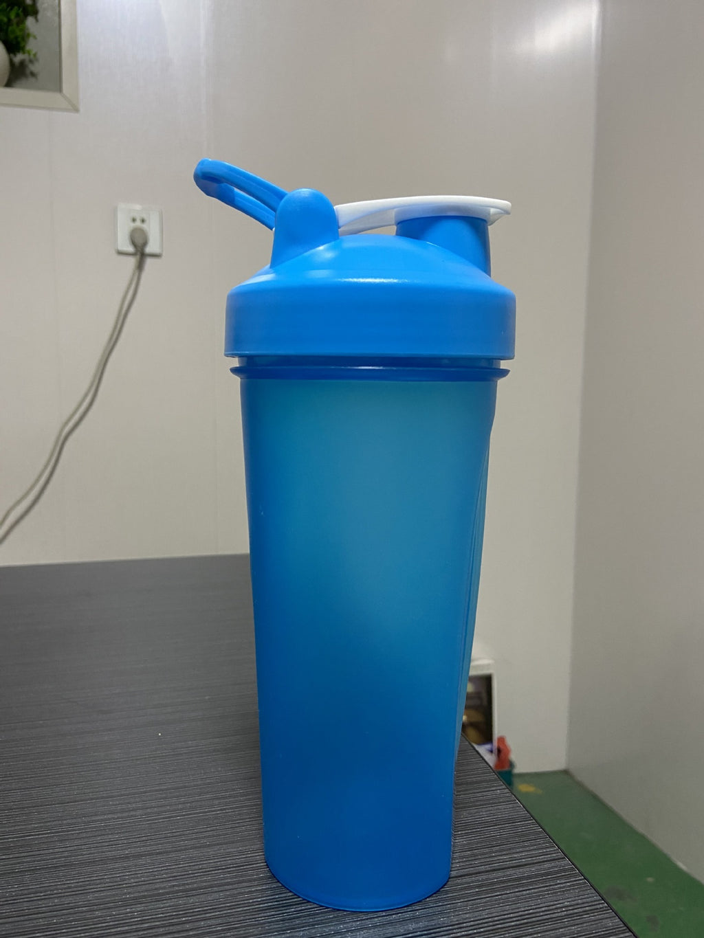 Portable Shake Cup – Mix Protein Smoothly Anytime, Anywhere