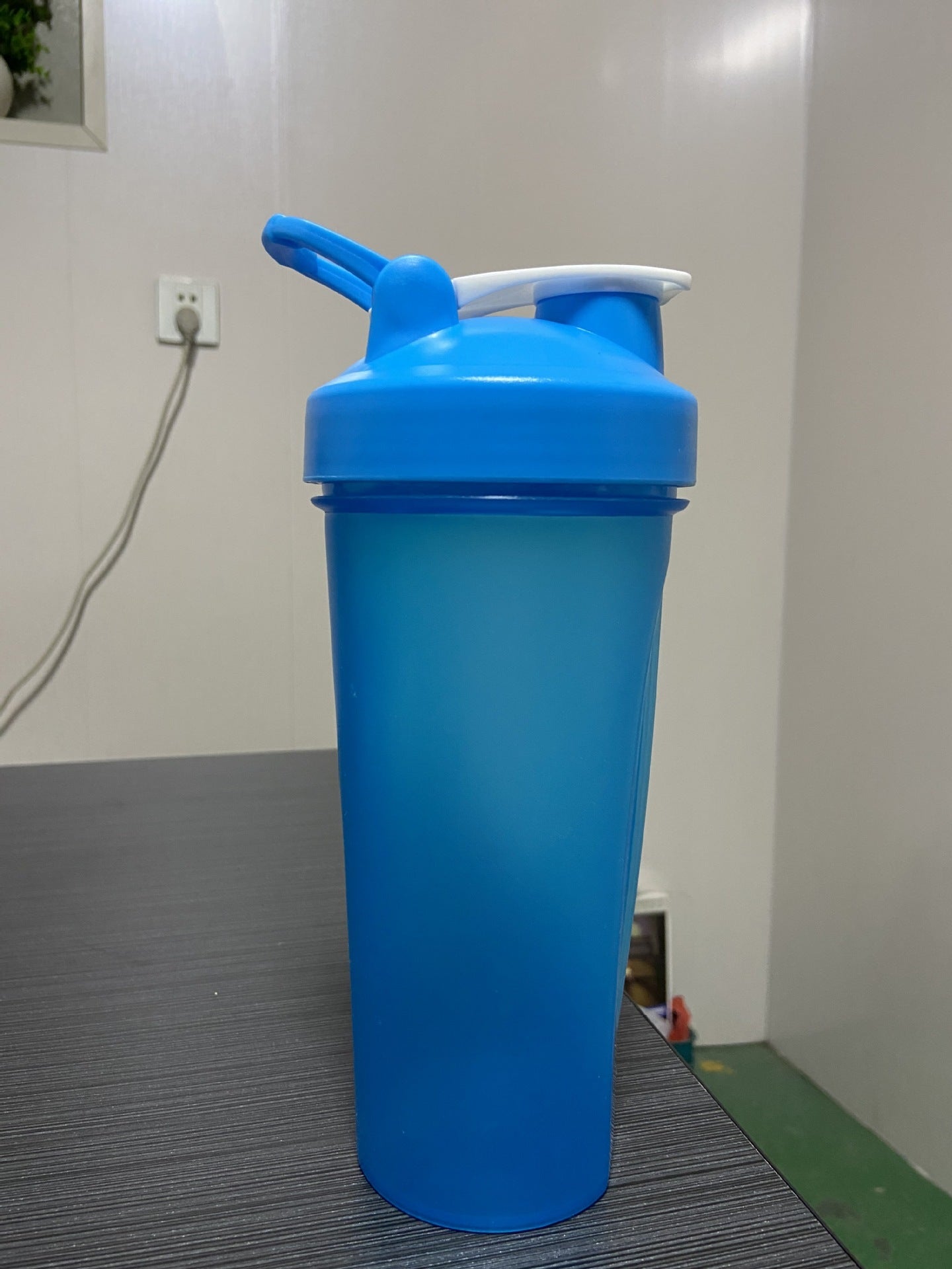 Portable Shake Cup – Mix Protein Smoothly Anytime, Anywhere